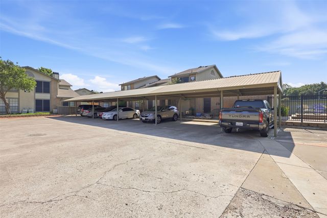 322 W Harwood Road B, Hurst, TX 76054