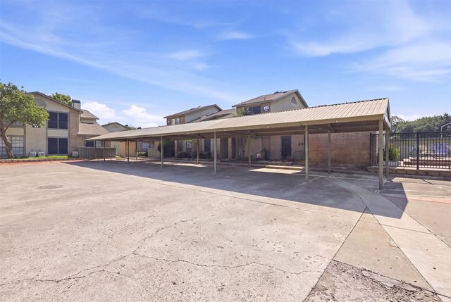 322 W Harwood Road B, Hurst, TX 76054