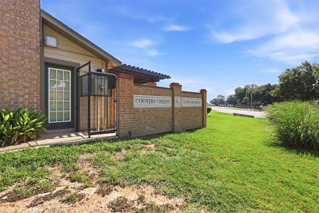 322 W Harwood Road B, Hurst, TX 76054