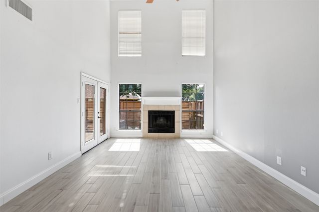 322 W Harwood Road B, Hurst, TX 76054