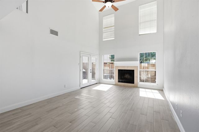 322 W Harwood Road B, Hurst, TX 76054