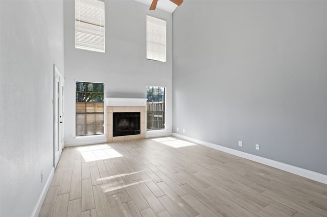 322 W Harwood Road B, Hurst, TX 76054