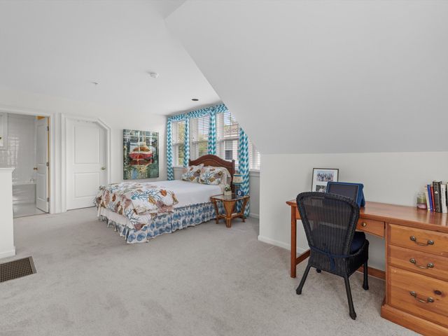 5 Honora Lane UNIT 5, Buzzards Bay, MA 02532