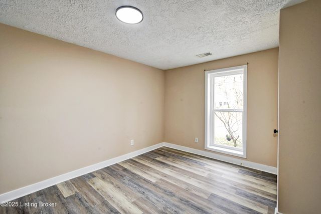 6629 Sylvania Rd, Louisville, KY 40258