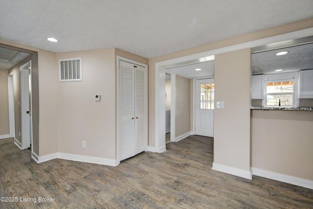 6629 Sylvania Rd, Louisville, KY 40258