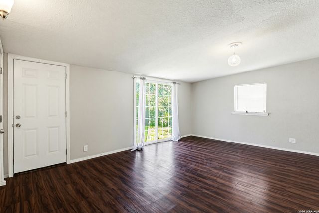 651 BEXAR DR, San Antonio, TX 78228