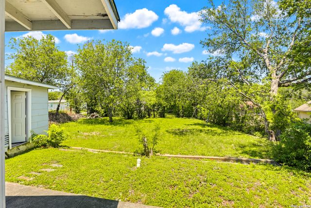 651 BEXAR DR, San Antonio, TX 78228