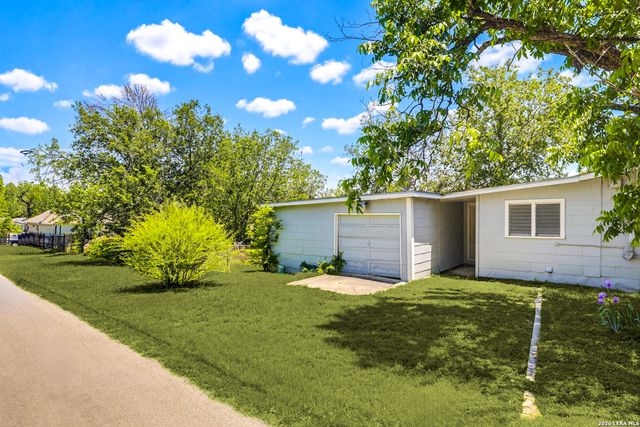 651 BEXAR DR, San Antonio, TX 78228