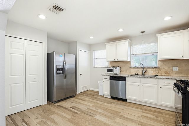 651 BEXAR DR, San Antonio, TX 78228