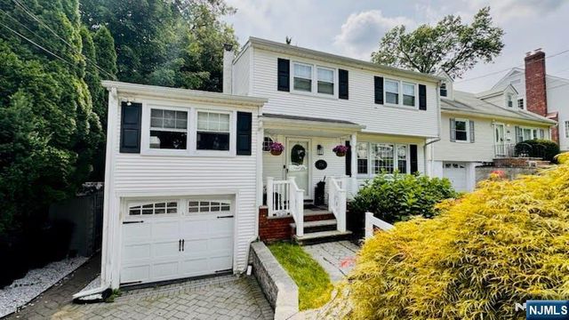134 Manhattan Avenue, Waldwick, NJ 07463