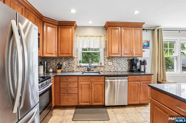 134 Manhattan Avenue, Waldwick, NJ 07463