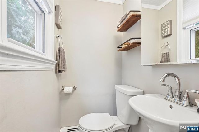 134 Manhattan Avenue, Waldwick, NJ 07463