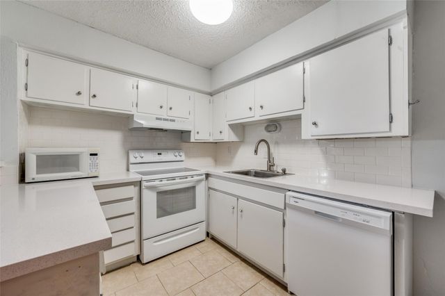 5323 Fleetwood Oaks Avenue 156, Dallas, TX 75235