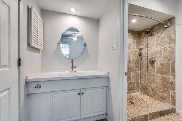 5323 Fleetwood Oaks Avenue 156, Dallas, TX 75235