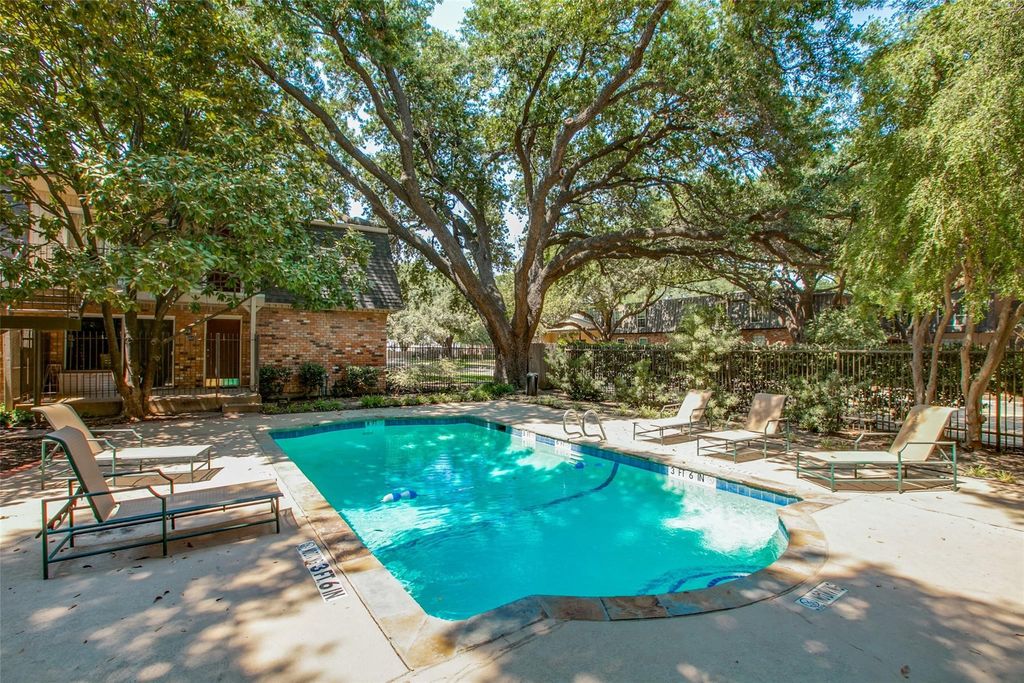 5323 Fleetwood Oaks Avenue 156, Dallas, TX 75235