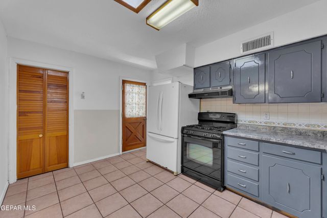 252 TRINITY Place, El Paso, TX 79905