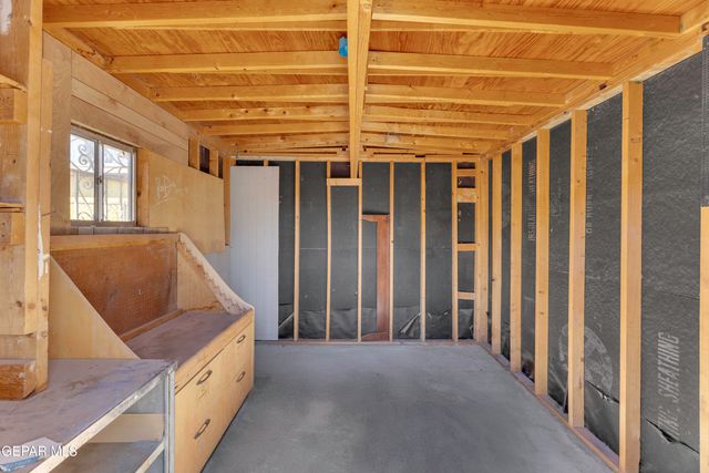 252 TRINITY Place, El Paso, TX 79905