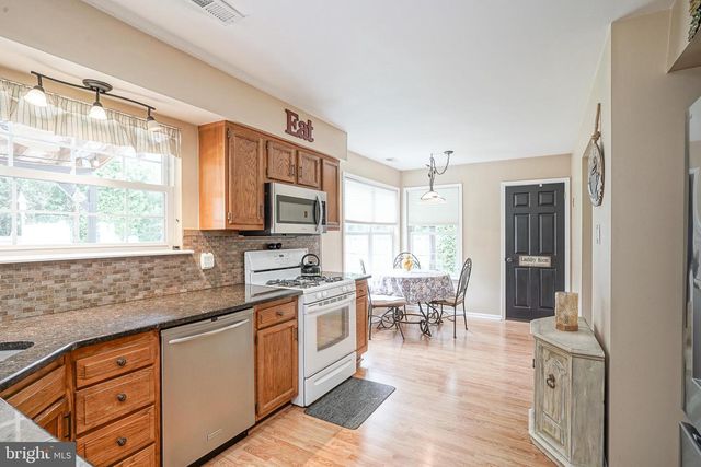 9 HEMLOCK DR, Blackwood, NJ 08012