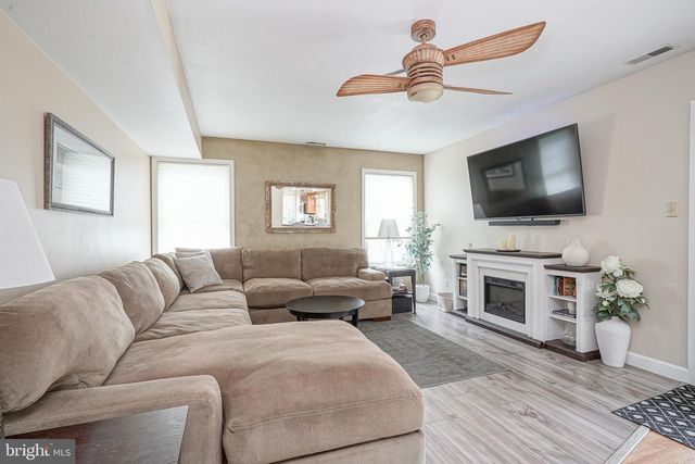 9 HEMLOCK DR, Blackwood, NJ 08012