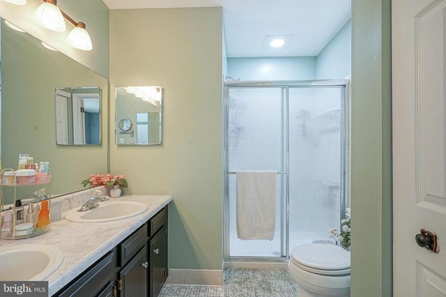 9 HEMLOCK DR, Blackwood, NJ 08012