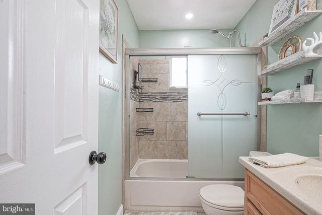 9 HEMLOCK DR, Blackwood, NJ 08012
