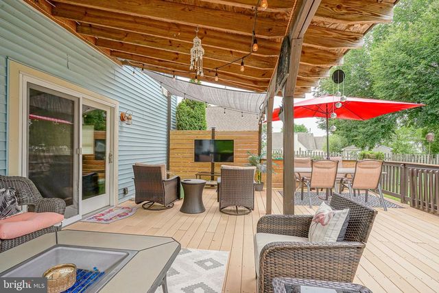 9 HEMLOCK DR, Blackwood, NJ 08012