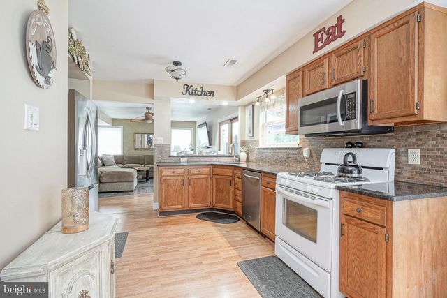 9 HEMLOCK DR, Blackwood, NJ 08012