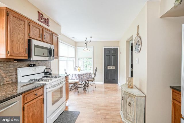 9 HEMLOCK DR, Blackwood, NJ 08012