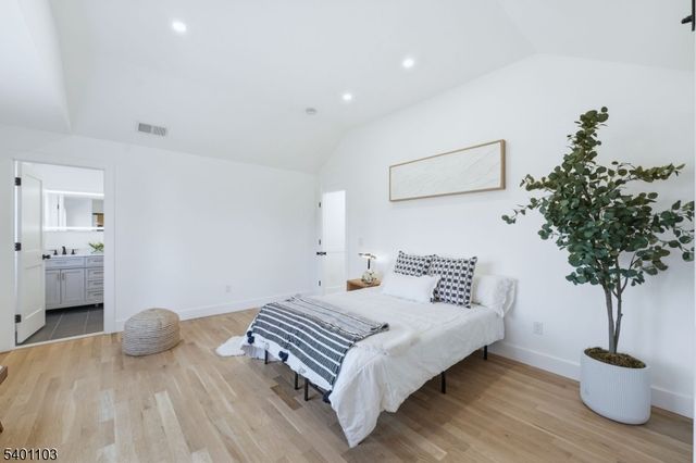 62 Lincoln Ave, Chatham Boro, NJ 07928