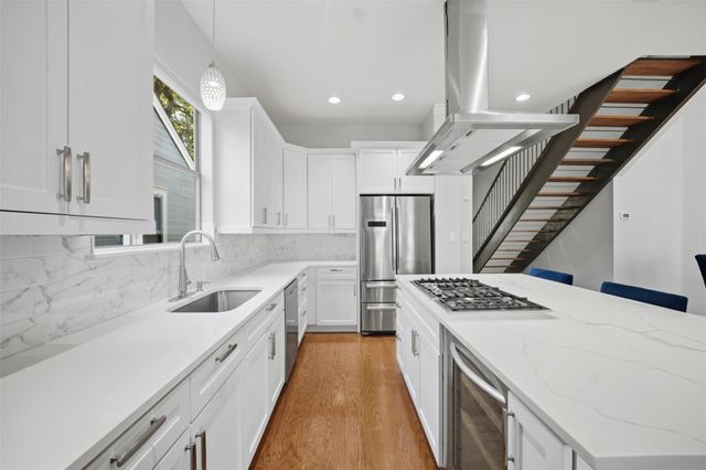512 Sunny LN B, Austin, TX 78704