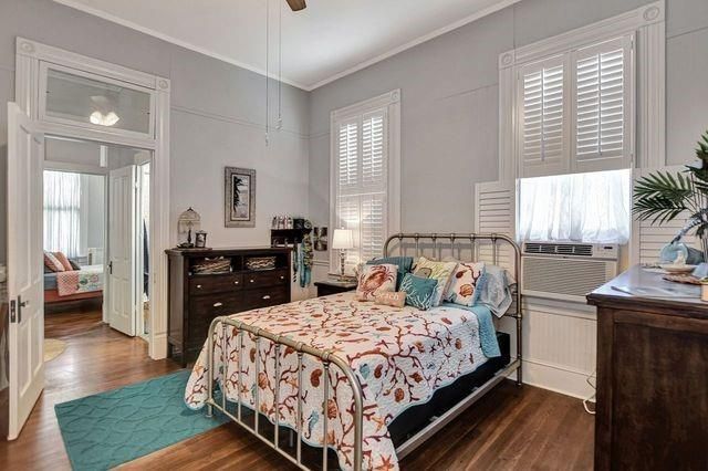 1606 Avenue L up, Galveston, TX 77550