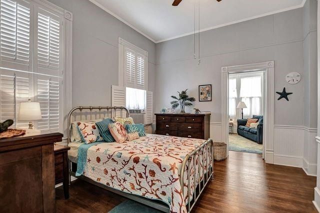 1606 Avenue L up, Galveston, TX 77550