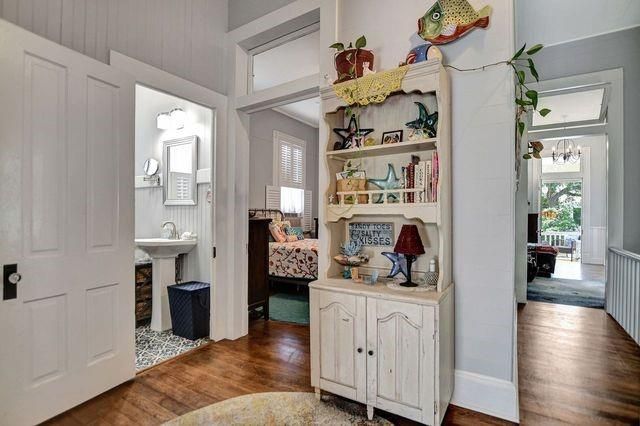 1606 Avenue L up, Galveston, TX 77550