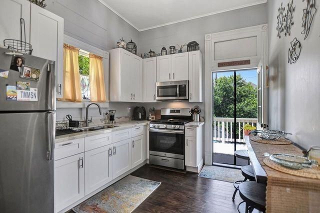 1606 Avenue L up, Galveston, TX 77550