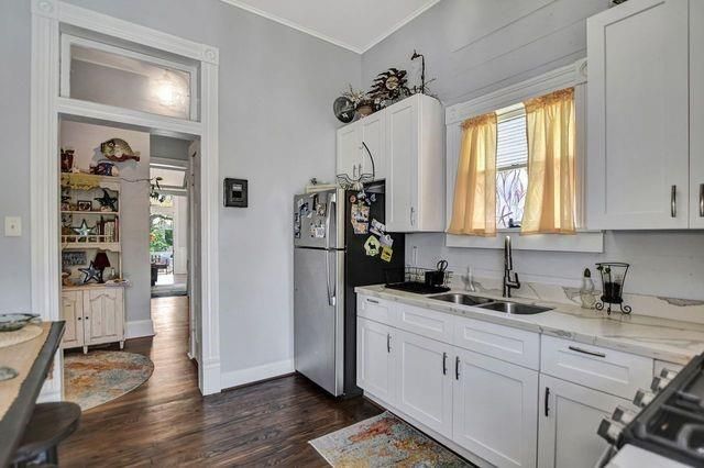 1606 Avenue L up, Galveston, TX 77550