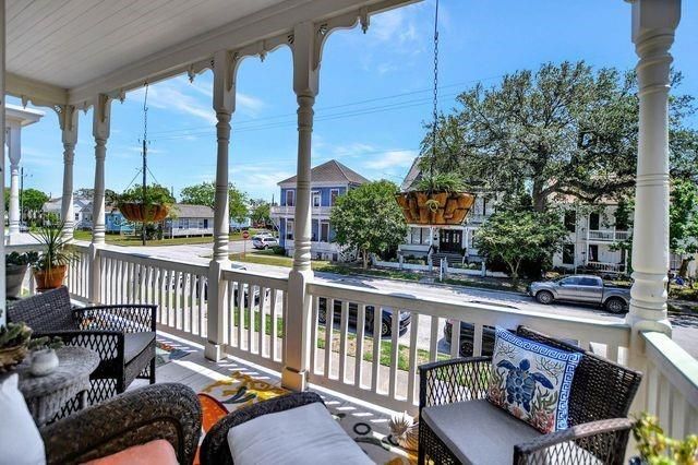 1606 Avenue L up, Galveston, TX 77550