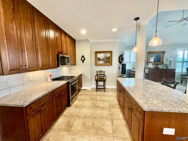 12 Hawthorn Heights Blvd, Huntsville, AL 35824