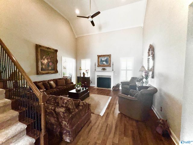 12 Hawthorn Heights Blvd, Huntsville, AL 35824