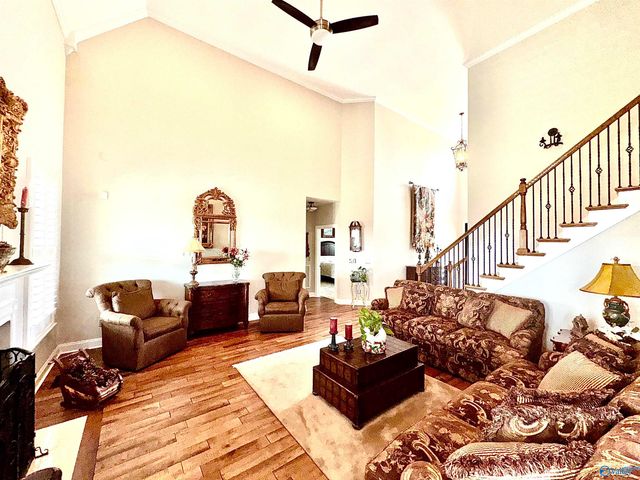12 Hawthorn Heights Blvd, Huntsville, AL 35824
