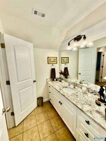 12 Hawthorn Heights Blvd, Huntsville, AL 35824