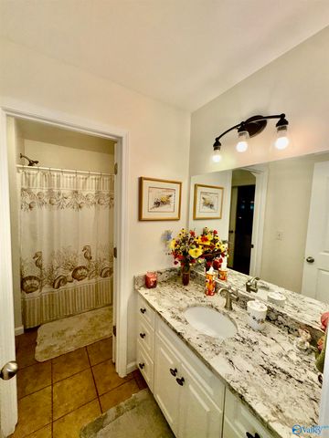 12 Hawthorn Heights Blvd, Huntsville, AL 35824