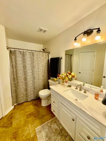 12 Hawthorn Heights Blvd, Huntsville, AL 35824