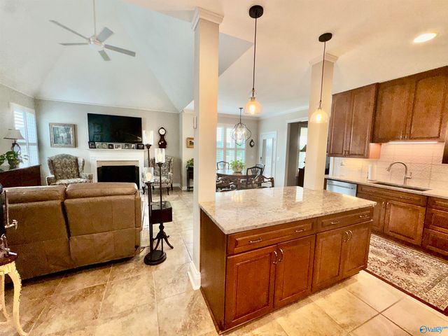 12 Hawthorn Heights Blvd, Huntsville, AL 35824