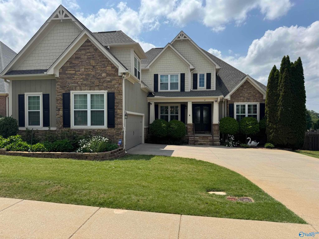12 Hawthorn Heights Blvd, Huntsville, AL 35824