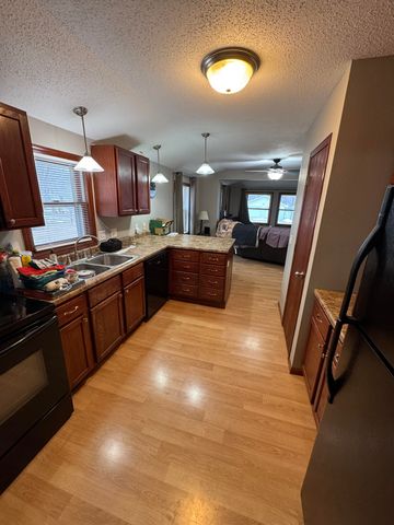 905 NE 8th Ave, Minot, ND 58703