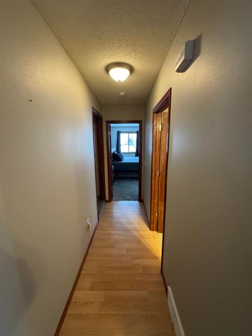 905 NE 8th Ave, Minot, ND 58703