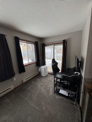 905 NE 8th Ave, Minot, ND 58703