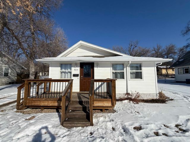 905 NE 8th Ave, Minot, ND 58703