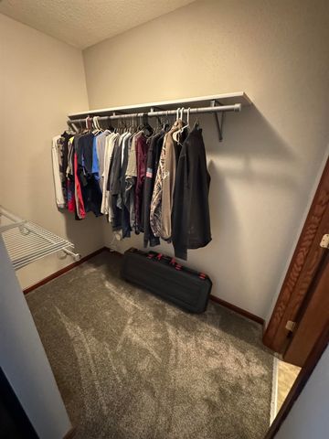 905 NE 8th Ave, Minot, ND 58703