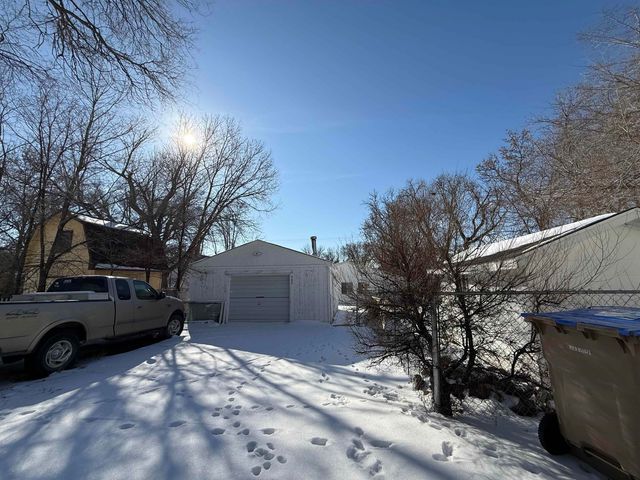 905 NE 8th Ave, Minot, ND 58703